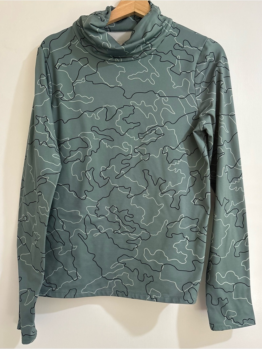 Under Armour Womens Medium M Sage Green Topo Camo Funnel Neck Long Sleeve Top